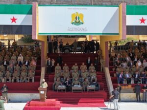 وزير الدفاع: تخريج دفعة من الجيش يعد انطلاقة لمسيرة التطوير والانضباط