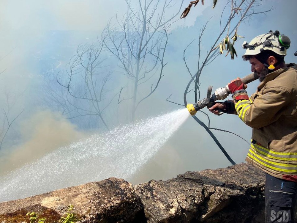 الدفاع المدني يخمد حريقا بريف اللاذقية