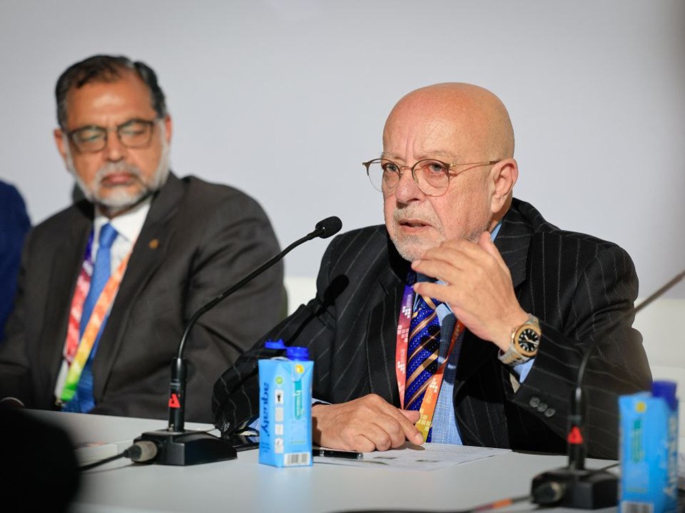 وزير الاقتصاد والصناعة الدكتور "محمد نضال الشعار"