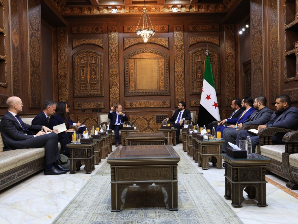 وزير الداخلية السيد أنس خطاب، يستقيل وفداً من السفارة الفرنسية برئاسة القائم بأعمال السفارة الفرنسية السيد جان باتيست فيفر