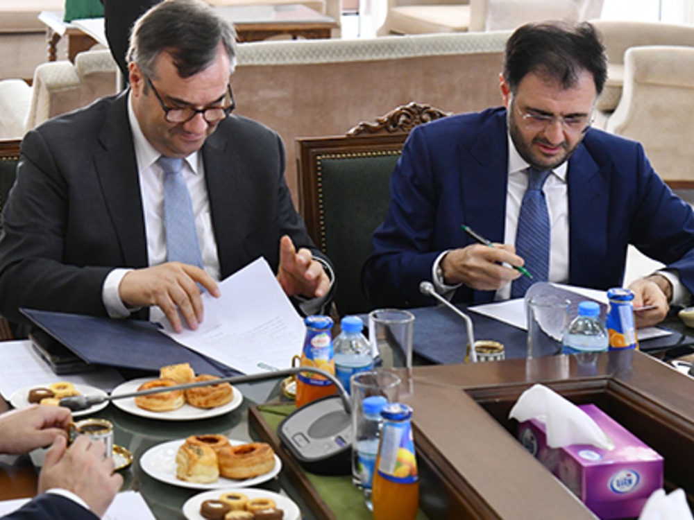 وزير الاتصالات وتقانة المعلومات عبد السلام هيكل وحاكم مصرف سوريا المركزي عبد القادر حصرية