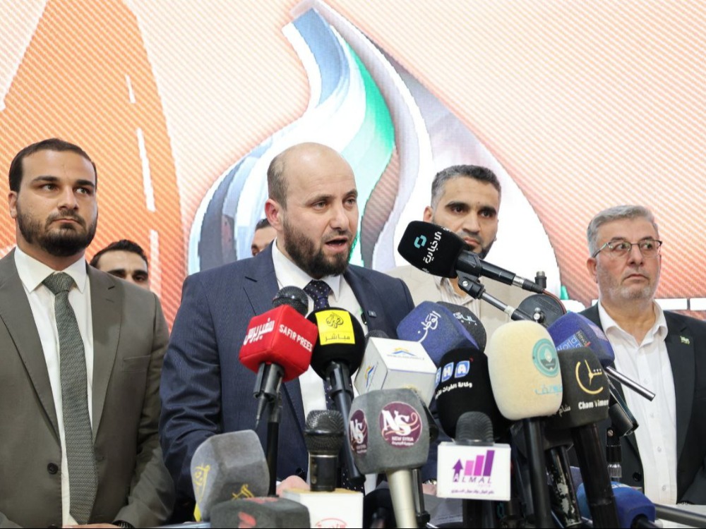 زير الطاقة المهندس "محمد البشير" خلال المؤتمر الصحفي