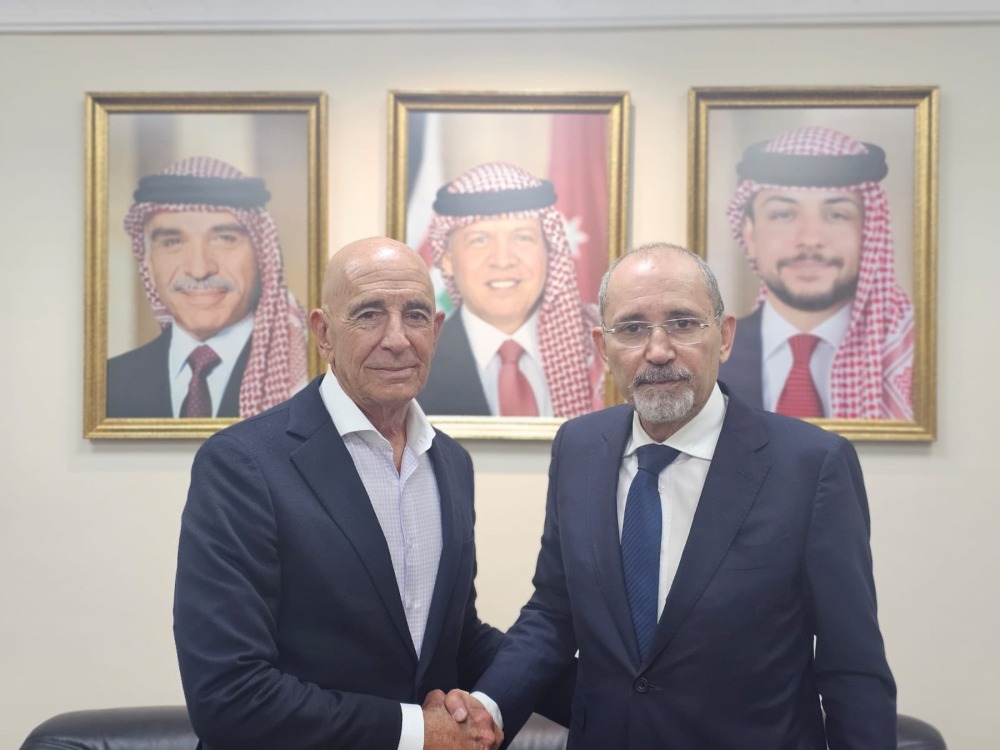 وزير الخارجية الأردني أيمن الصفدي والمبعوث الأميركي الخاص إلى سوريا توماس باراك