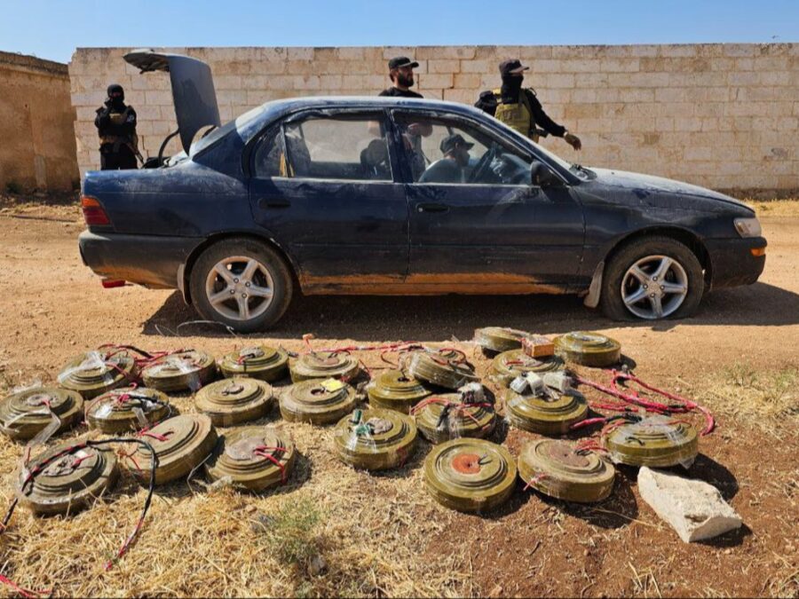 وزارة الدفاع تفكك سيارة مفخخة على طريق كفرنوران بريف حلب
