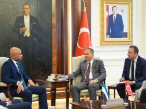 وزير الطوارئ يلتقي وزير الداخلية التركي لتقييم فرص التعاون وتبادل الخبرات