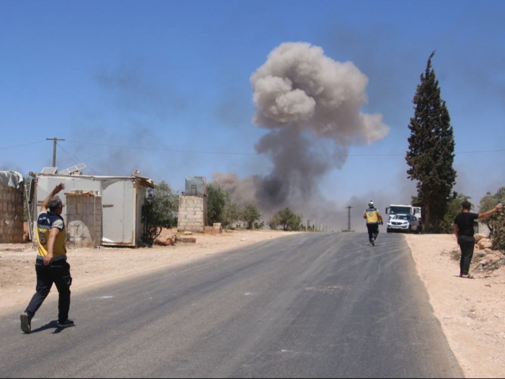 أفادت مديرية صحة إدلب للإخبارية، أن التفجير أسفر عن وقوع شهيد وأكثر من 100 إصابة بين صفوف المدنيين بينهم نساء وأطفال.