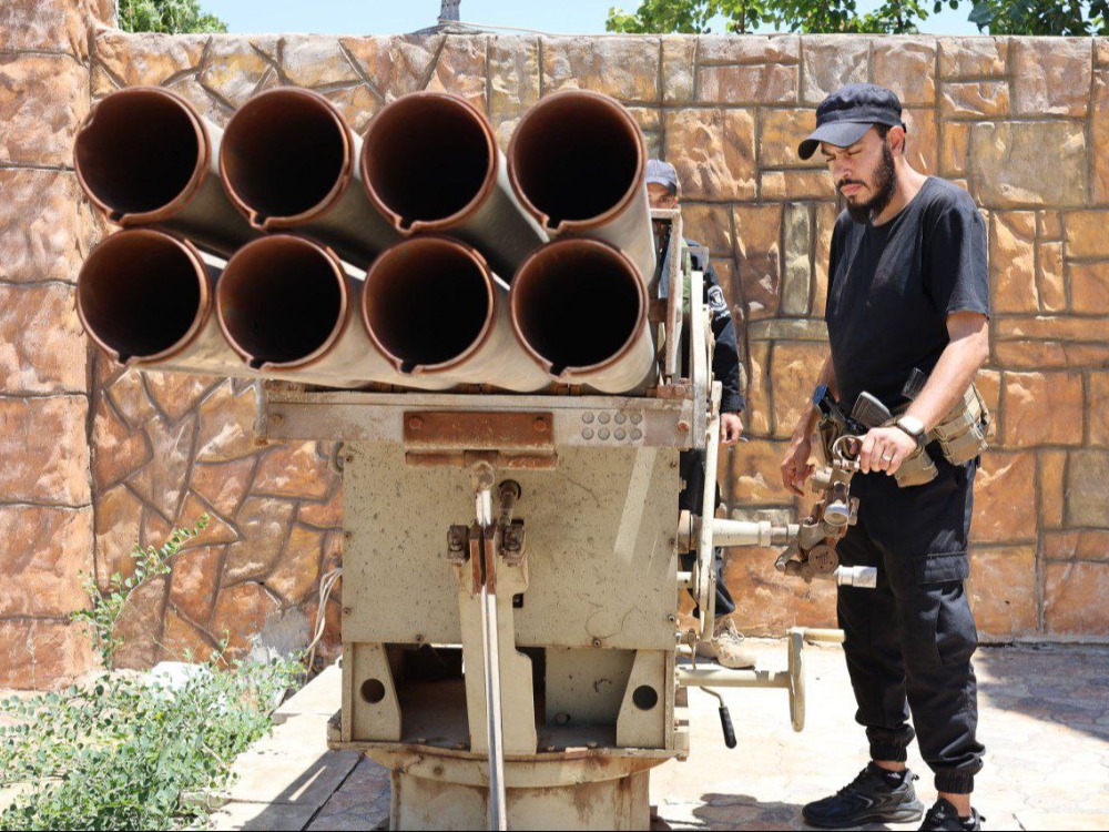 ضبط مستودع أسلحة وذخائر في منطقة القصير بريف حمص الغربي