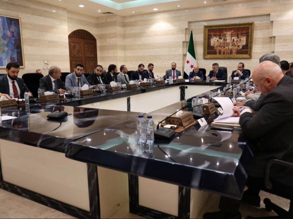 معاون الأمين العام لرئاسة الجمهورية لشؤون مجلس الوزراء المهندس علي كدة، وعدد من الوزراء وممثلي الجهات العامة