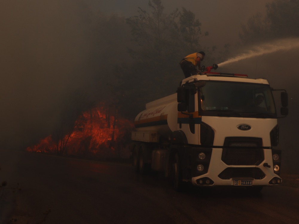 حرائق اللاذقية.. إنشاء غرفة عمليات ميدانية ووزير الطوارئ يشكر تركيا والأردن