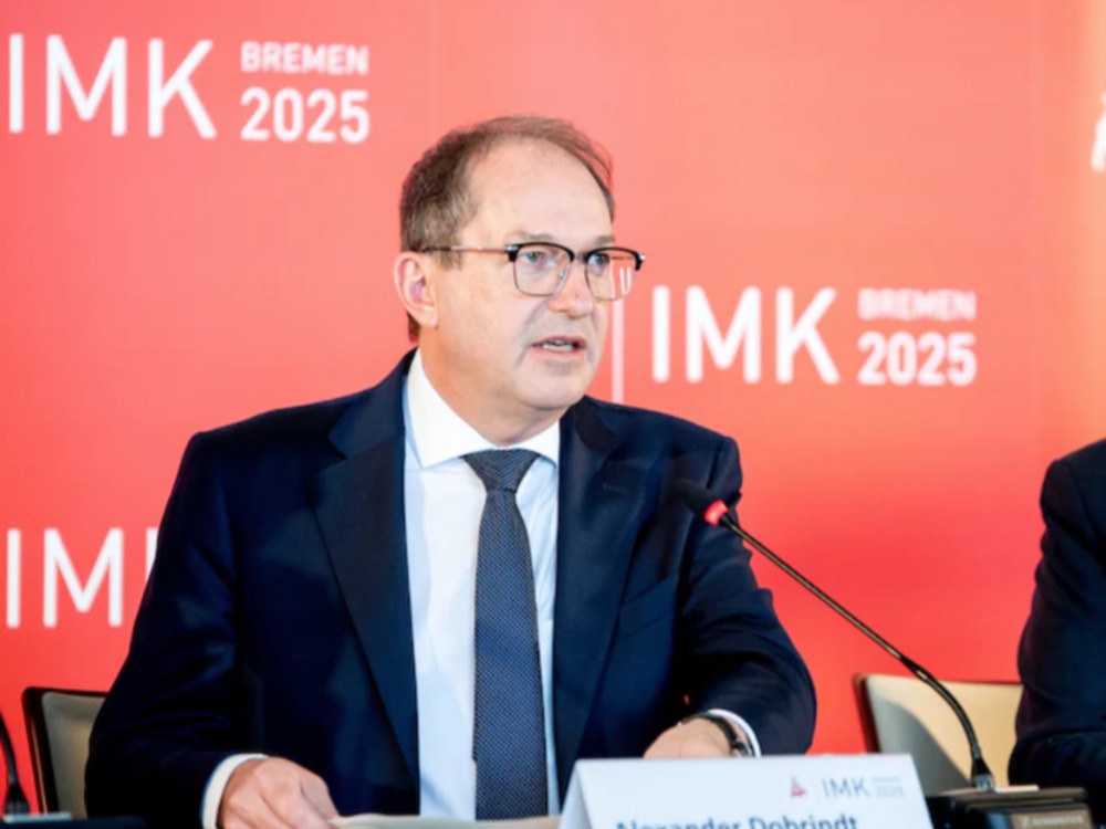 وزير الداخلية الألماني: نجري اتصالات مع دمشق لإعادة مجرمين سوريين إلى بلادهم