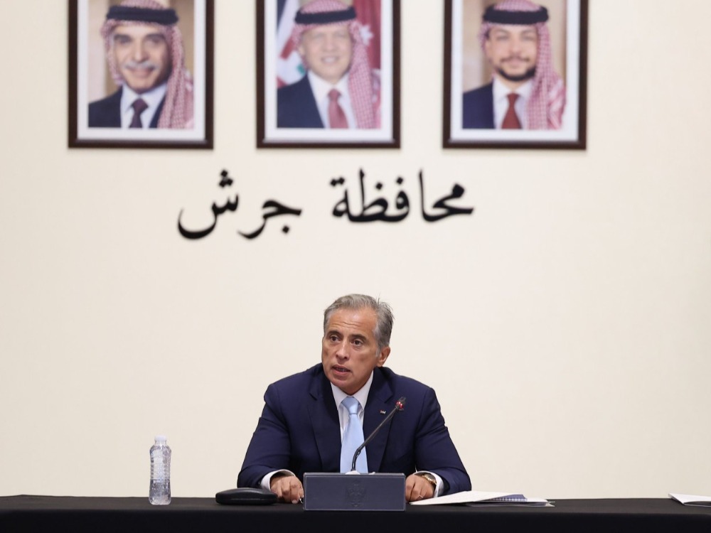رئيس الوزراء الأردني: نقف إلى جانب الأشقاء السوريين في تحقيق أهدافهم