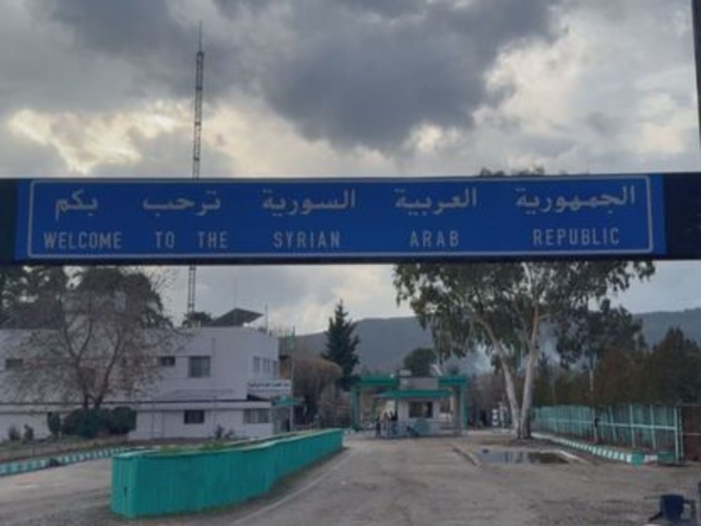 إغلاق معبر كسب مؤقتاً بسبب اقتراب الحرائق من المنطقة