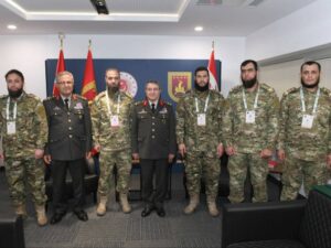 وفد وزارة الدفاع يلتقي بمسؤولين عسكريين أتراك على هامش معرض “IDEF 2025”