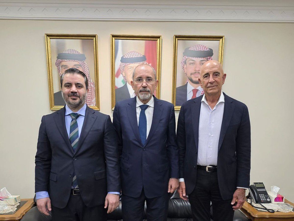 الوزير الشيباني يبحث مع المبعوث الأمريكي ووزير الخارجية الأردني