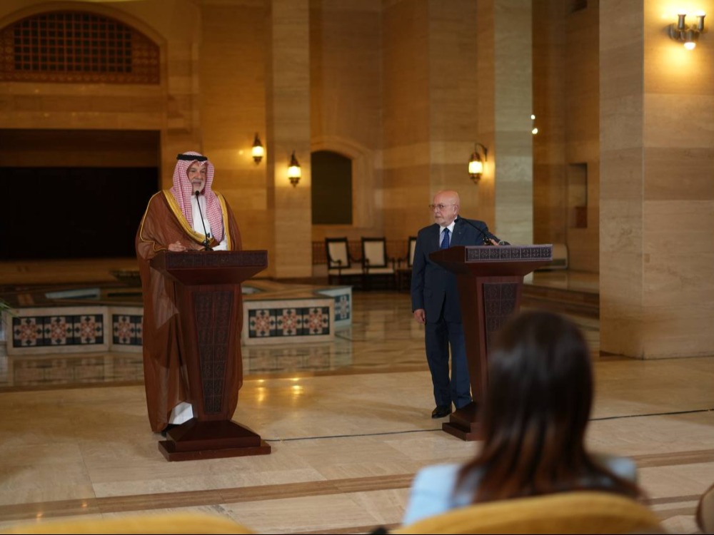 وزير الاقتصاد مع وفد سعودي