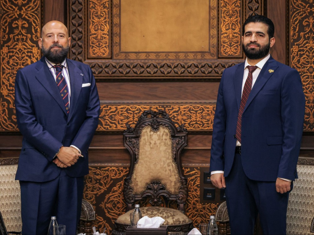 وزير الداخلية، السيد أنس خطاب، والمبعوث الخاص الإسباني إلى سوريا، السيد أنطونيو غونزاليس