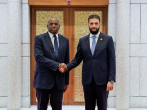 السيد أحمد الشرع في دمشق وزير خارجية المملكة المتحدة السيد ديفيد لامي