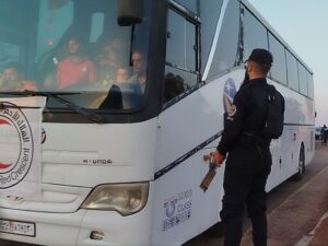 خروج دفعة من أبناء محافظة السويداء بحماية أمنية