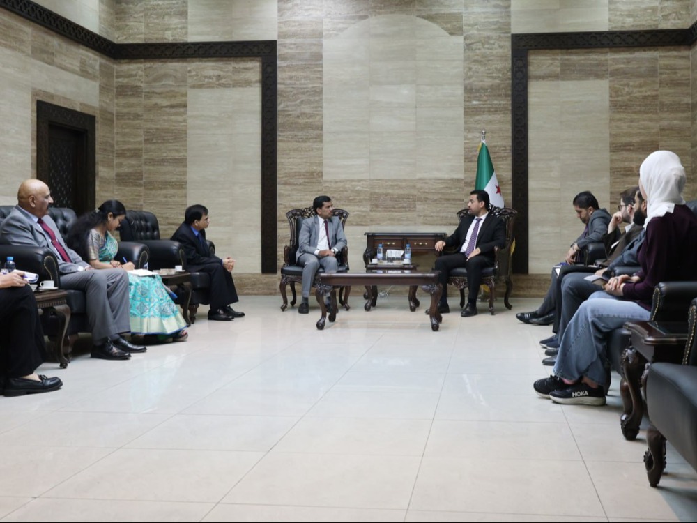 The Minister of Health discusses with an Indian delegation enhancing cooperation in the pharmaceutical industry and training.