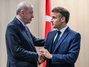 أردوغان يبحث مع ماكرون التصعيد الإسرائيلي في غزة