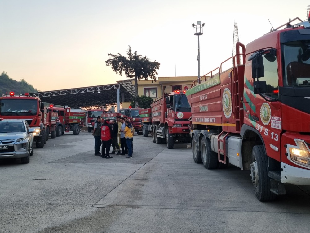 وزير الطوارئ: وصول فرق تركية للمشاركة في إخماد حرائق اللاذقية