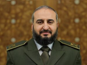 وزير الدفاع يعزّي أسر الشهداء: التضحيات ليست غائبة عن أعيننا وهي أساسٌ نبني عليه خطواتنا