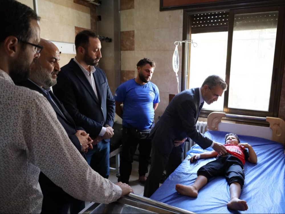 وفد رسمي من حلب يتابع الوضع الصحي لمصاب تفجير النيرب بمشفى الرازي