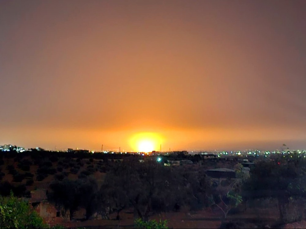 أسفر عن إصابات خفيفة... انفجار بمستودع ذخيرة من مخلفات النظام البائد