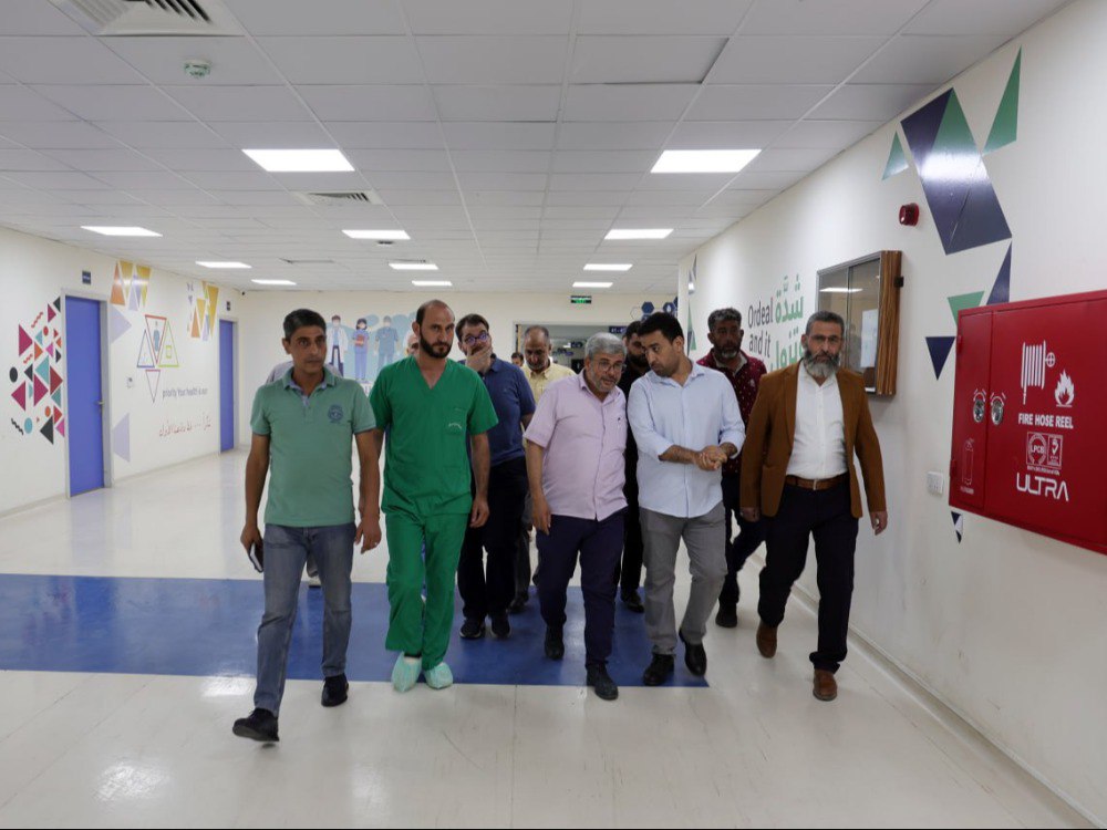 وزير الصحة يتفقد مصابي أحداث السويداء