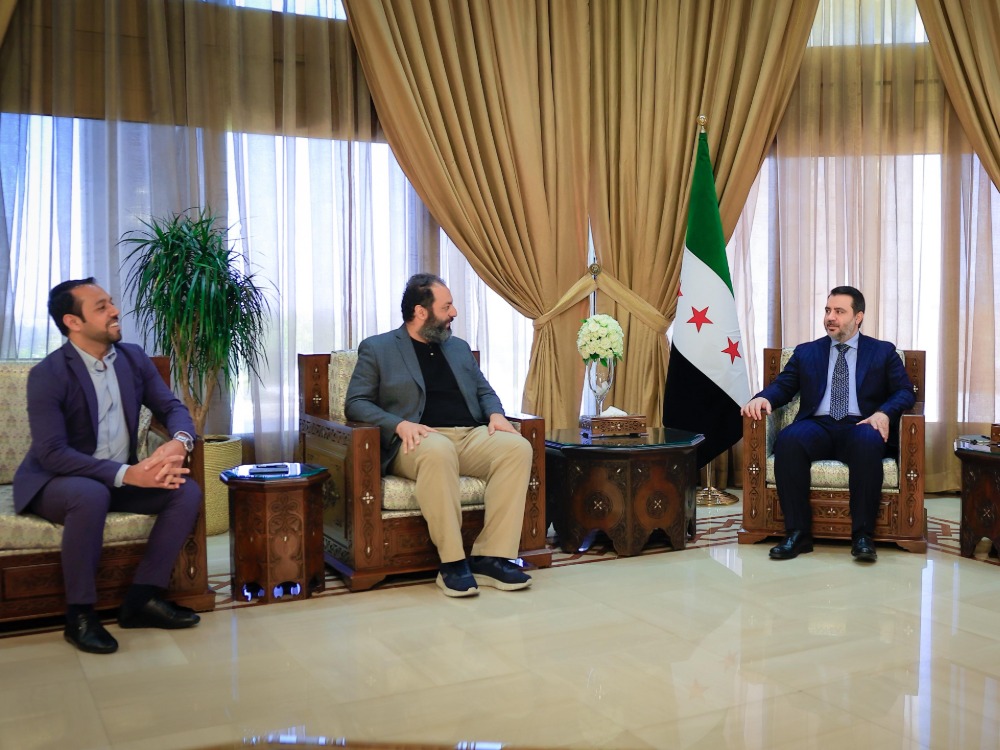 وزير الخارجية والمغتربين يلتقي فريق بحث مجزرة التضامن