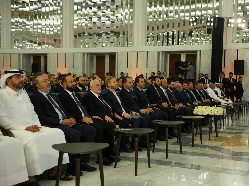 بحضور الرئيس الشرع.. بدء مراسم توقيع مذكرات تفاهم استثمارية في قصر الشعب