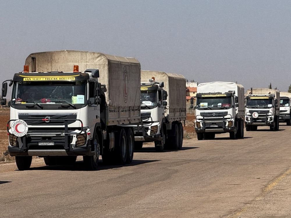 قافلة مساعدات محمّلة بالمواد الغذائية والإغاثية تدخل السويداء
