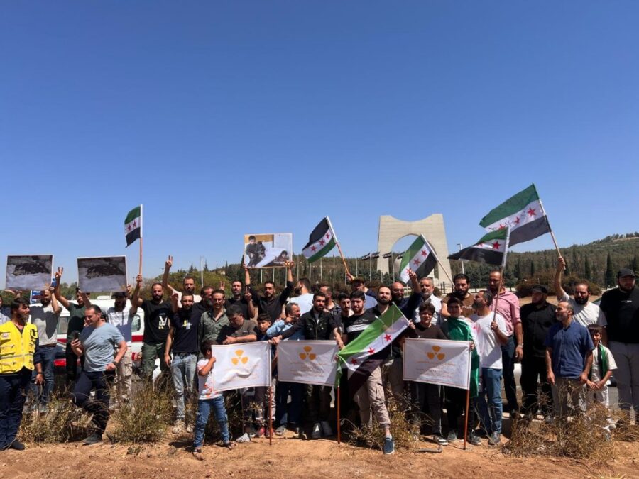 وقفة لأهالي الغوطتين أمام نصب الجندي المجهول إحياء للذكرى الـ 12 لمجزرة الكيماوي