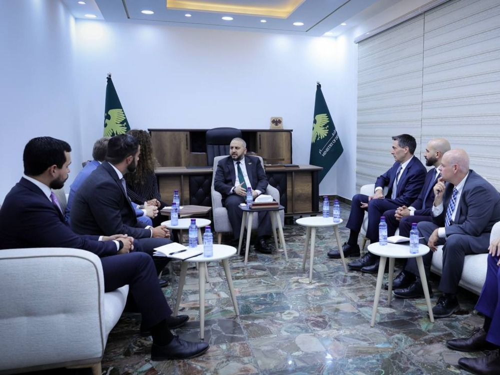 وزير الدفاع والمجلس الأطلسي يبحثان ملفات العلاقات السورية – الأمريكية