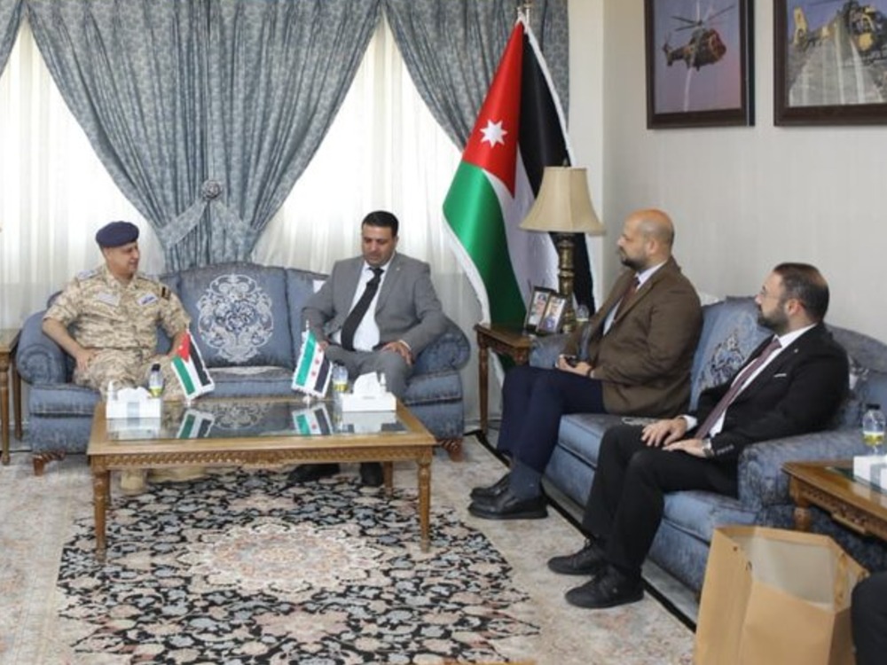 وفد من وزارة الطوارئ يزور قيادة سلاح الجو الملكي الأردني