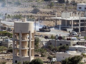 مراسل الإخبارية: الاحتلال يداهم منزلاً بريف القنيطرة وسط تحليق حربي