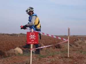 مقتل طفل وإصابة شقيقه بمخلفات الحرب في ريف حلب