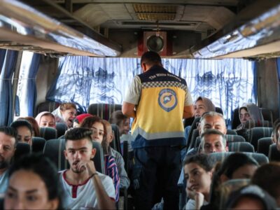 الدفاع المدني يواصل تأمين خروج المدنيين من السويداء