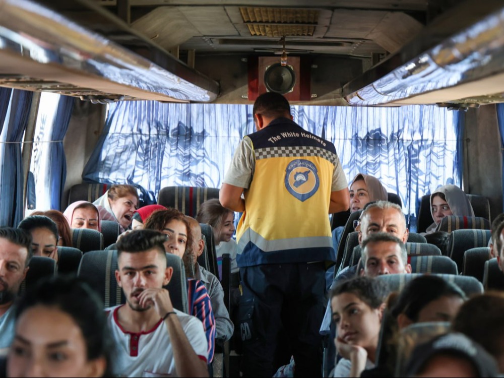 الدفاع المدني يواصل تأمين خروج المدنيين من السويداء