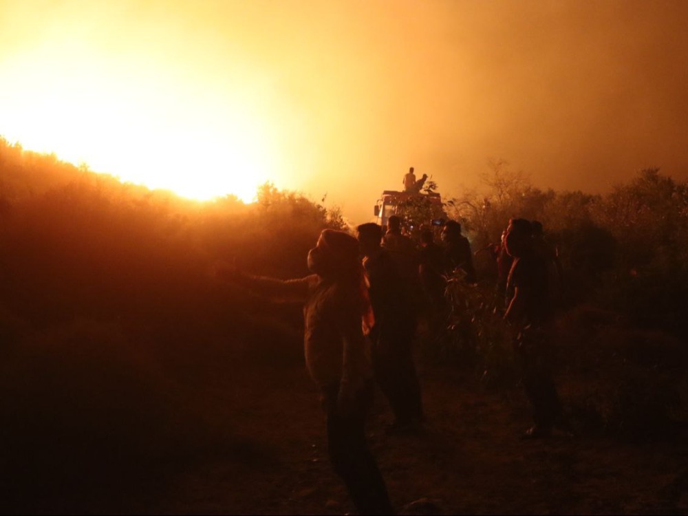 الدفاع المدني السيطرة على الحرائق حماة