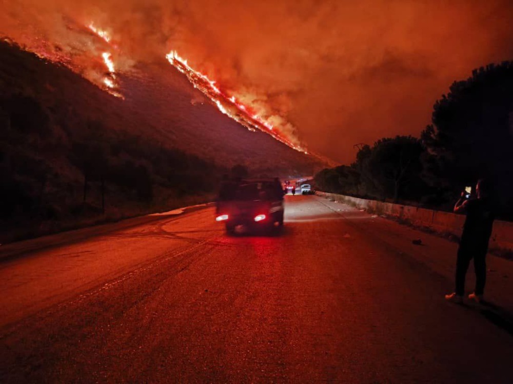 الدفاع المدني للإخبارية: تكثيف الجهود للسيطرة على حرائق واسعة في ريف حماة الغربي