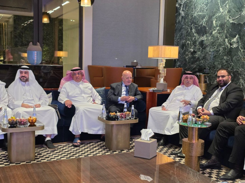 لبحث الاستثمار والتبادل التجاري.. وزير الاقتصاد والصناعة في الرياض