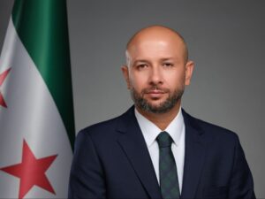 وزير الطوارئ يكرّم منقذ الطفل من بئر بريف الرقة