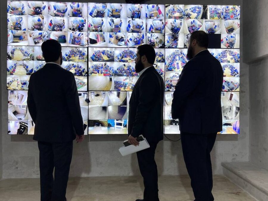 وزير الداخلية يتفقد السجون في إدلب ويؤكد احترام كرامة النزلاء