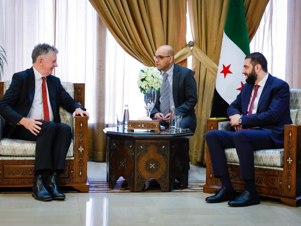 الرئيس الشرع يستقبل مستشار الأمن القومي البريطاني في دمشق