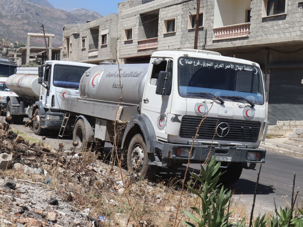 مؤسسة المياه تزود القرى المتضررة من الحرائق بريف حماة بمياه الشرب