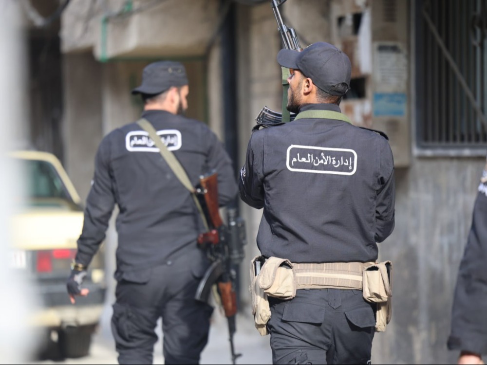 قيادة أمن اللاذقية توقف عنصرين لاستغلال صفتهما الرسمية في ارتكاب جناية