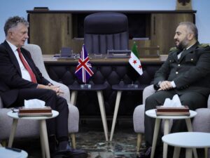 وزير الدفاع يستقبل مستشار الأمن القومي البريطاني