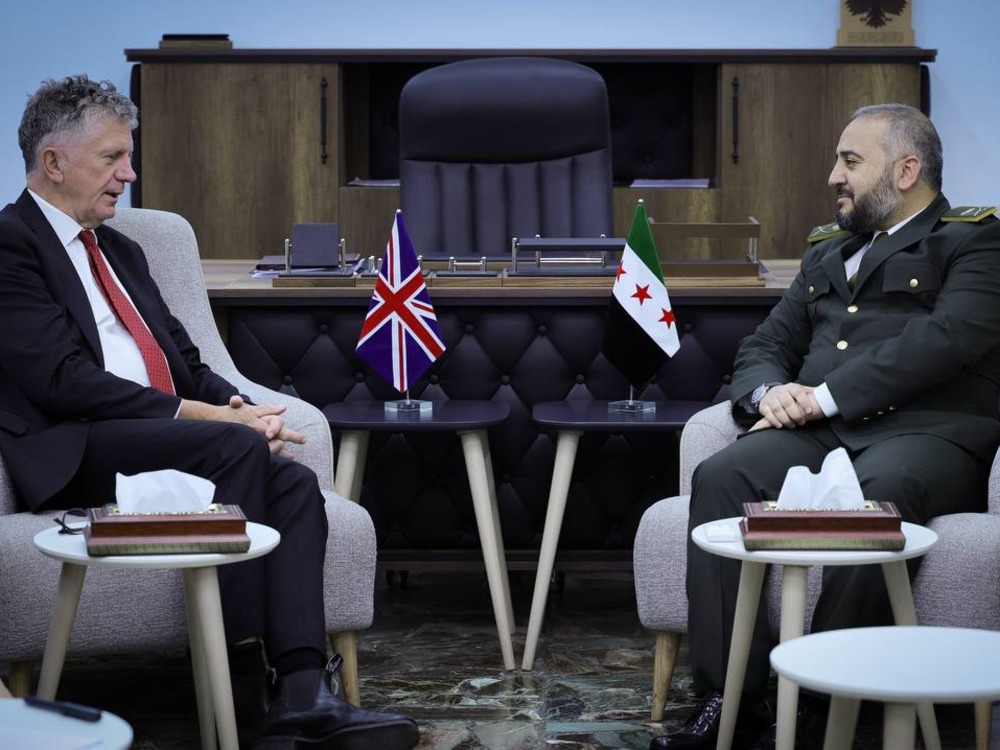 وزير الدفاع يستقبل مستشار الأمن القومي البريطاني