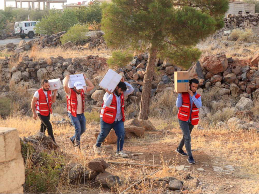 الهلال الأحمر: فريق من المتطوعين يصل السويداء مع إمدادات إغاثية